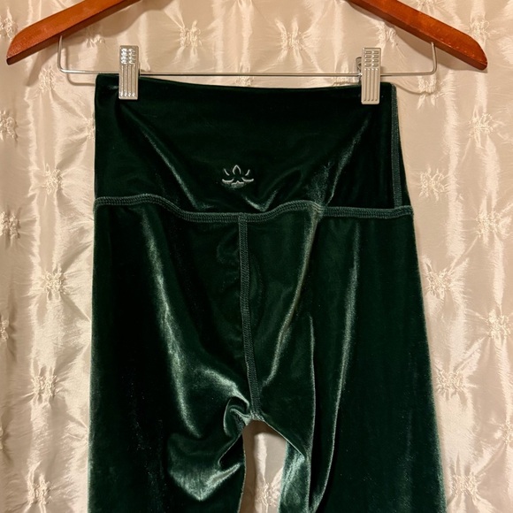 Beyond Yoga Velvet Motion High Waisted Midi Legging Green - Picture 6 of 11